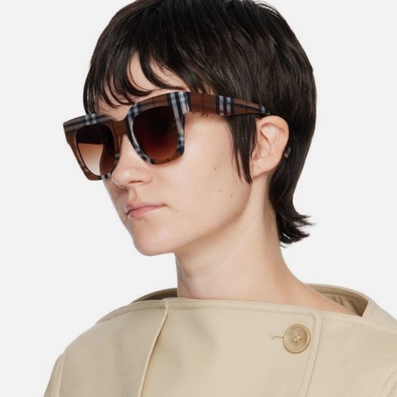 Burberry Sunglasses, New 225 - Picture 8 of 8